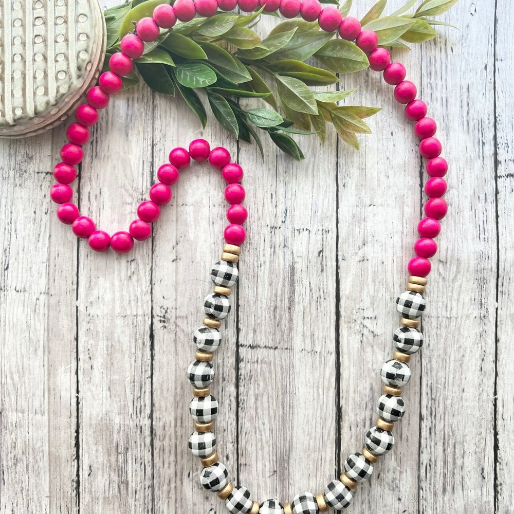 Handmade Hot Pink & Black/White Buffalo Plaid Beaded Necklace 30” | Never Worn